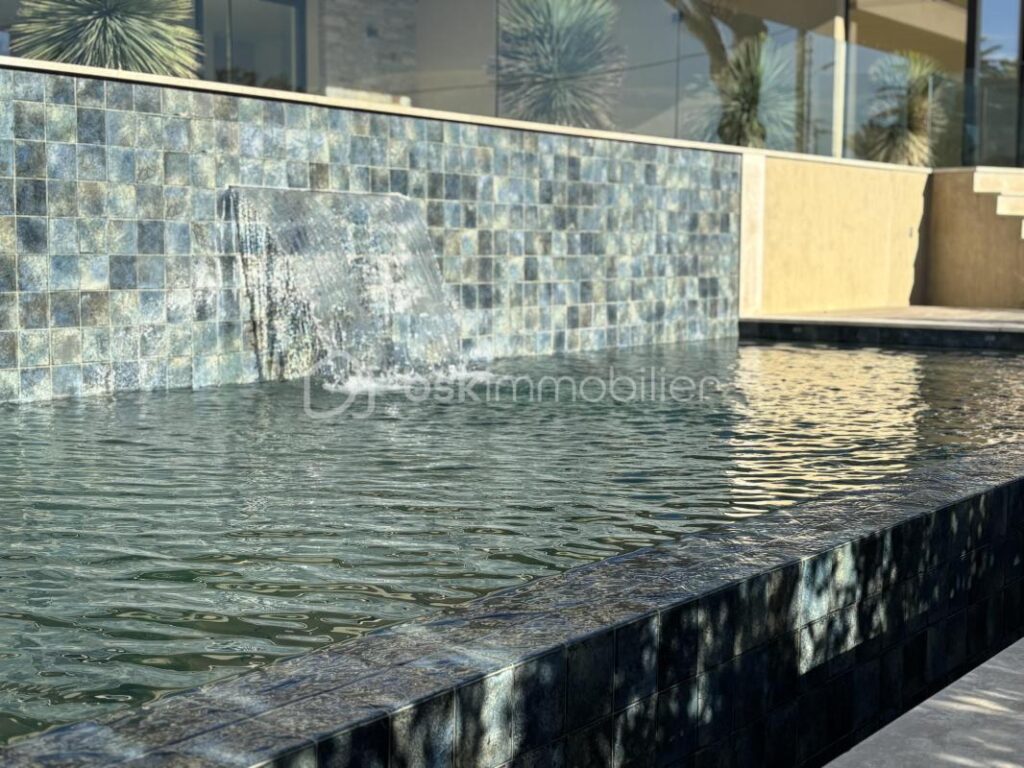 SAINTE MAXIME Villa contemporaine de prestige avec vue mer – 5 pièces – 4 chambres – 262 m²