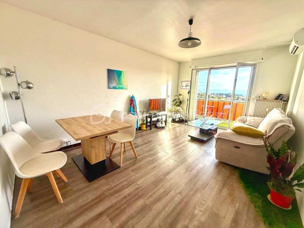 LE CANNET – Appartement 4 pièces – 77M² – Dernier étage – Vue mer – Proches tous commerces à pied – 4 pièces – 3 chambres – 77 m²