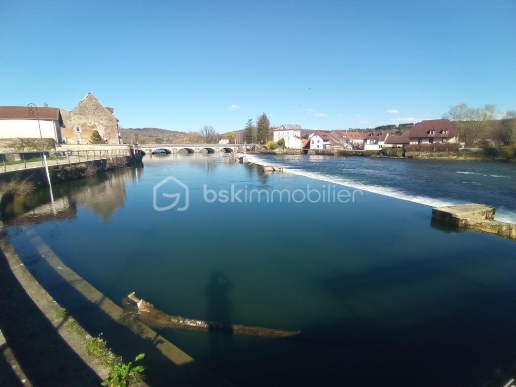 DANS MAISON, COMBLES AMENAGEABLE DANS SITE MAGNIFIQUE, EXPO.SUD, VUE PANORAMIQUE SUR LA LOUE!!!! – 1 pièce – NR chambres – 200 m²