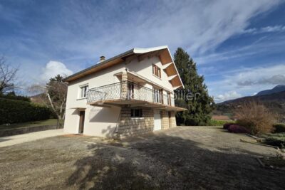 Coublevie Maison Individuelle avec 2300 m² de terrain 420 000 € – 6 pièces – 4 chambres – 230 m²