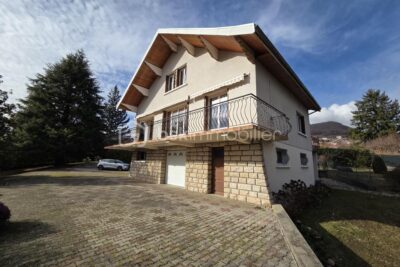 Coublevie Maison Individuelle avec 2300m² de terrain 420 000 € – 6 pièces – 4 chambres – 230 m²