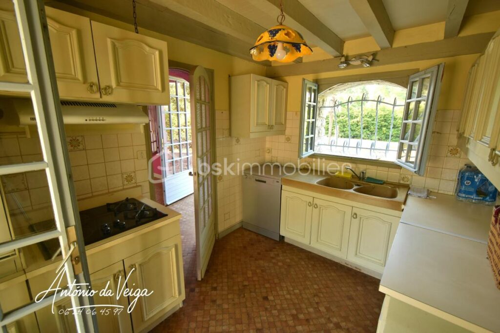 Propriété de charme avec parc arboré et piscine – 5 pièces – 3 chambres – 113 m²