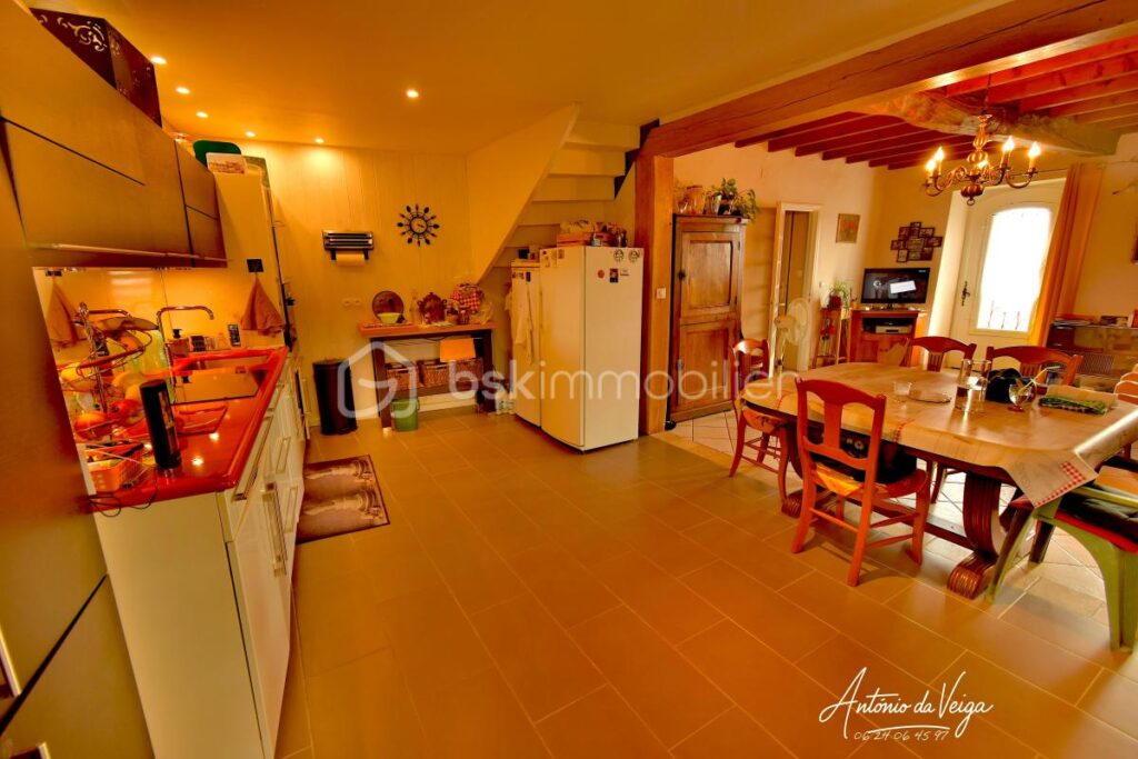 Spacieuse maison de village avec vue panoramique – 6 pièces – 4 chambres – 125 m²