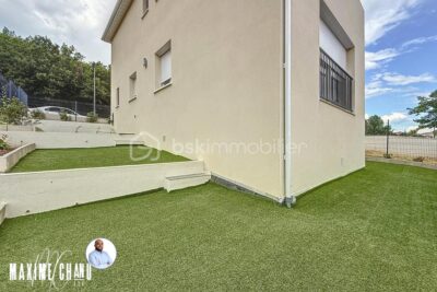 Maison à fort potentiel – 171 m² sur 3 niveaux à Vailhauquès – 7 pièces – 6 chambres – 171 m²