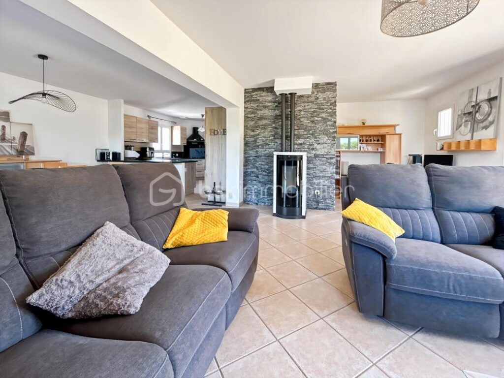 Maison 6 pièces de 179m2 à Nailly – 6 pièces – 5 chambres – 179 m²