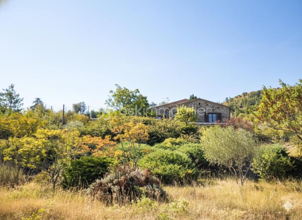 SUD ARDÈCHE – LES VANS : MAISON TRADITIONNELLE AVEC VUE PANORAMIQUE ET DOUBLE LOGEMENT – 6 pièces – 4 chambres – 163 m²