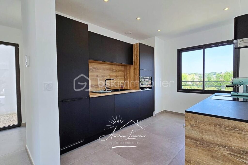 Villa 5 pièces 147m2 sur un terrain de 450m2 – Poulx – 5 pièces – 4 chambres – 147 m²