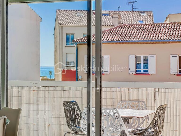 EXCLUSIVITE *** Magnifique Appartement T2 entièrement rénové avec terrasse et parking à PALAVAS *** – 2 pièces – 1 chambre – 40 m²