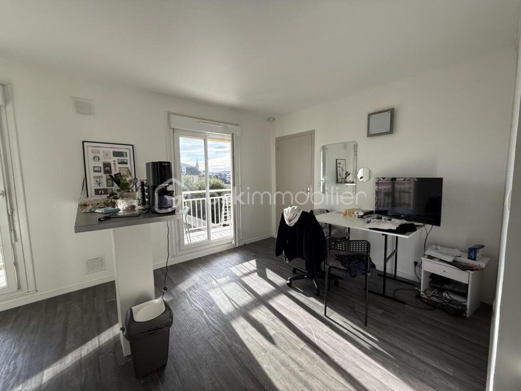 Appartement loué – Investissement locatif sécurisé – Proche université et centre-ville – Avec garage + cave – 2 pièces – 1 chambre – 36 m²