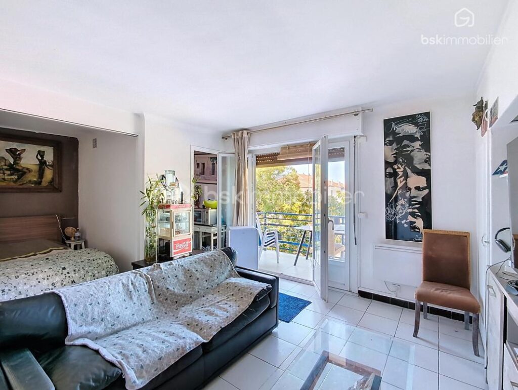 CANNES PROCHE PLAGES – GRAND STUDIO AVEC VUE MER – 1 pièce – NR chambres – 33 m²