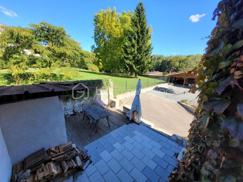 Rives Maison familiale Individuelle 250 000 € – 8 pièces – 7 chambres – 194 m²