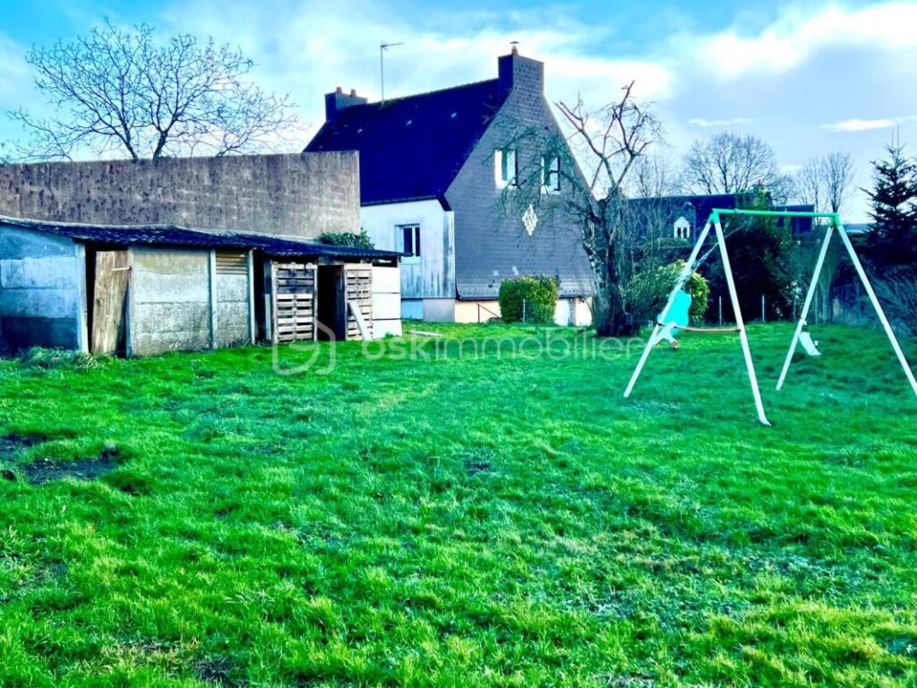 Charmante Maison Familiale de 111 m² – Grand Terrain et Sous-sol Complet – 5 pièces – 3 chambres – 111 m²