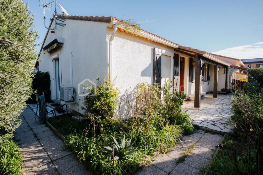 Maison plain pied 3 chambres avec piscine et grand terrain – 4 pièces – 3 chambres – 97 m²