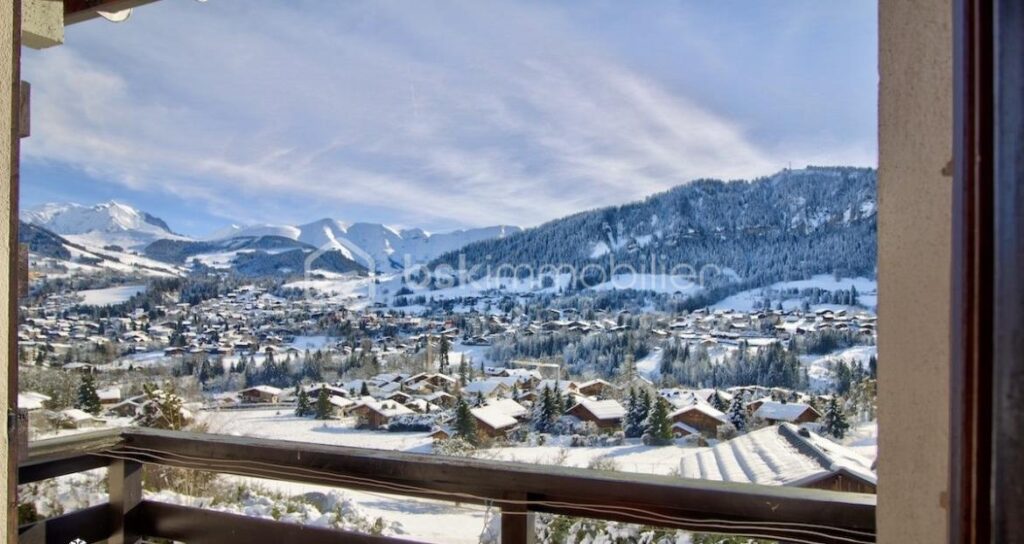 Appartement rénové 73 m² – Dernier étage – Traversant – Vue Mont-Blanc – Megève (Le Villaret) – 4 pièces – 3 chambres – 73 m²