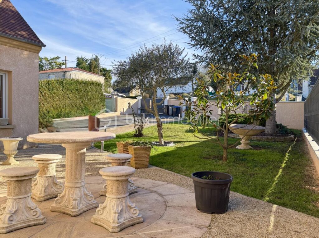 À vendre – Maison d’architecte indépendante à Fublaines (2005) – 8 pièces – 5 chambres – 205 m²