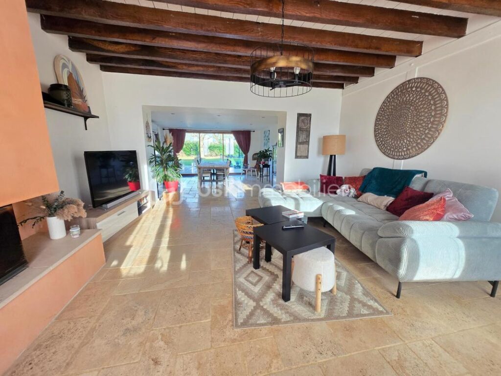 Magnifique Maison en pierres de 201m² à Raveau – 5 pièces – 4 chambres – 201 m²