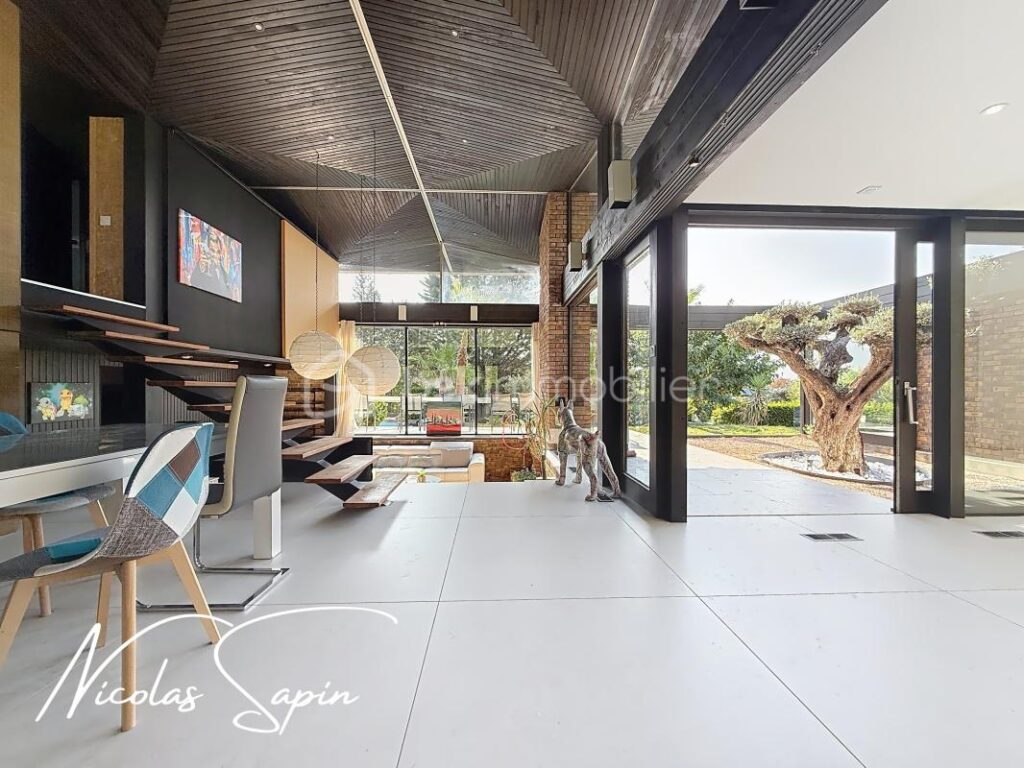 Maison d’architecte de 188m2 avec piscine – 6 pièces – 4 chambres – 188 m²