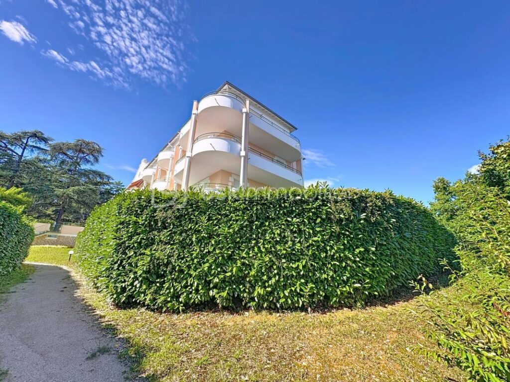 Bel appartement situé sur les hauteurs de Dijon- parking- cave et piscine – 2 pièces – 1 chambre – 51 m²