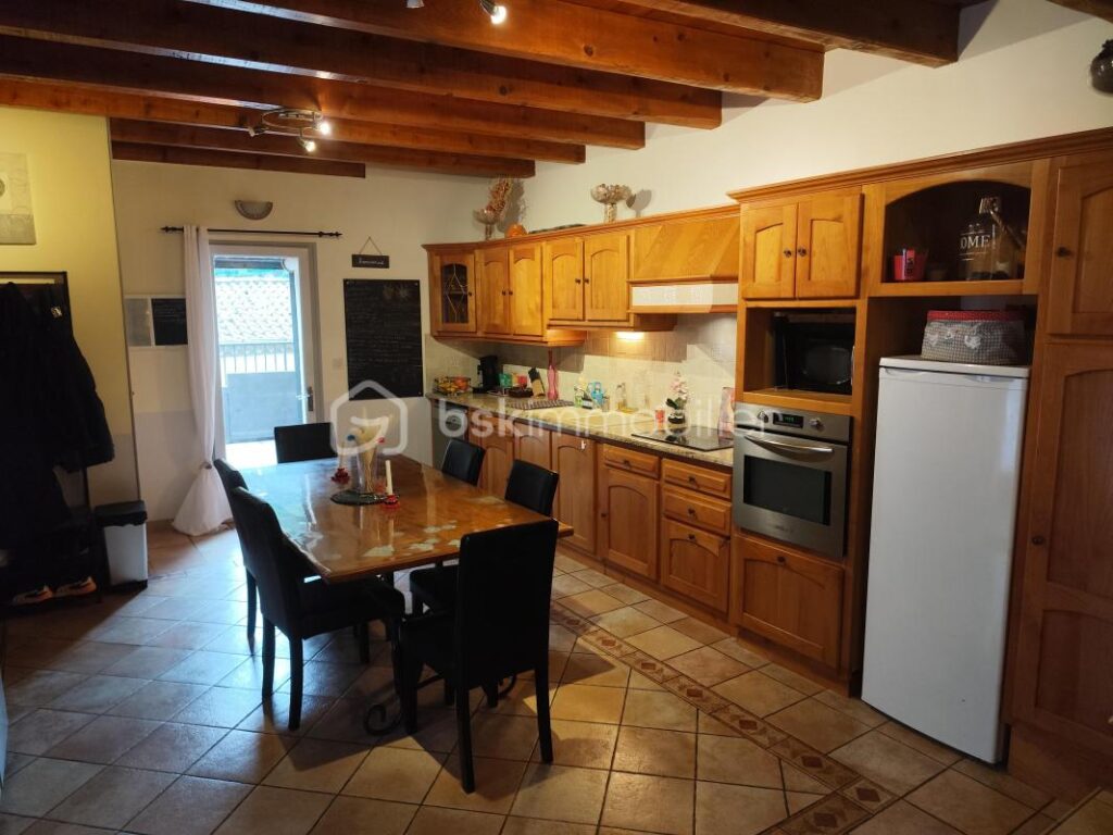 Charmante maison de famille en pierre dans un petit hameau au calme – 5 pièces – 3 chambres – 110 m²