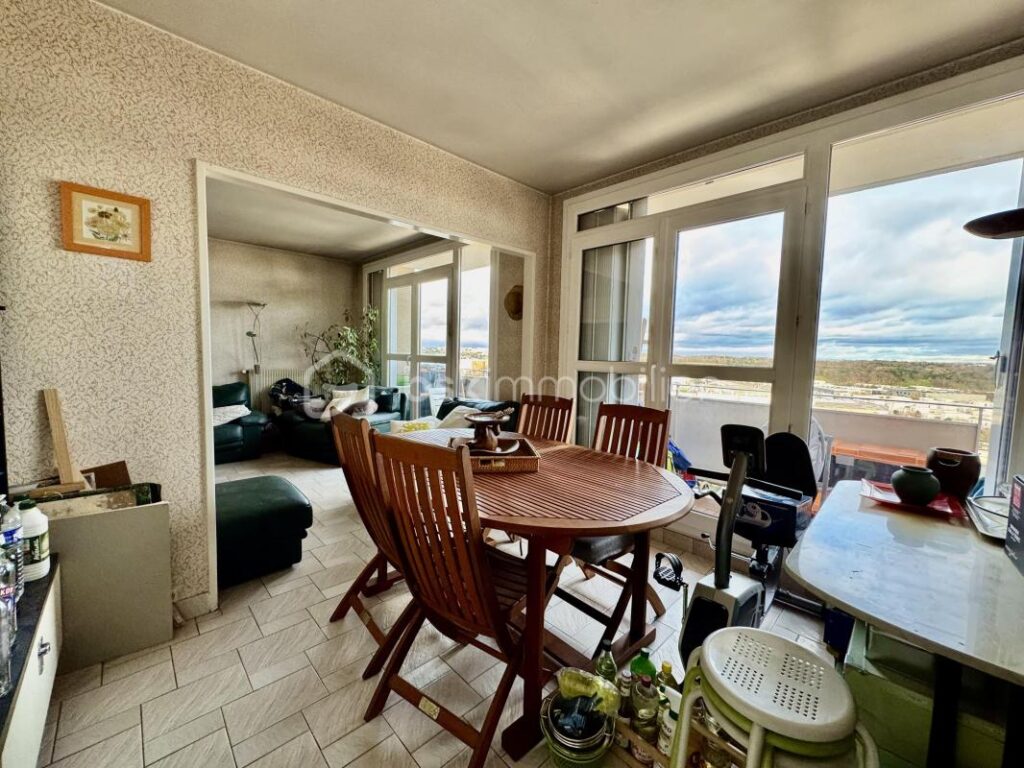 Appartement familial T5 spacieux + box – 111 m² – Stains – 5 pièces – 3 chambres – 111 m²