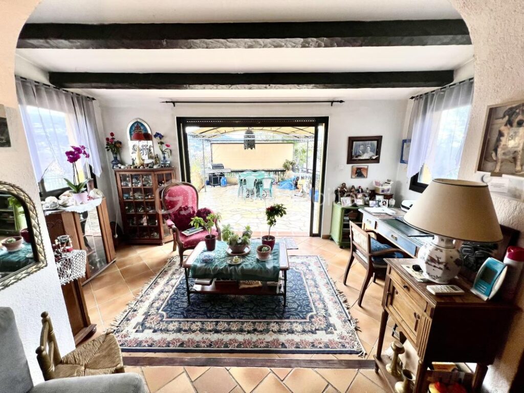 Draguignan – Villa – Studio indépendant – Piscine – Aucun vis à vis – 6 pièces – 4 chambres – 165 m²