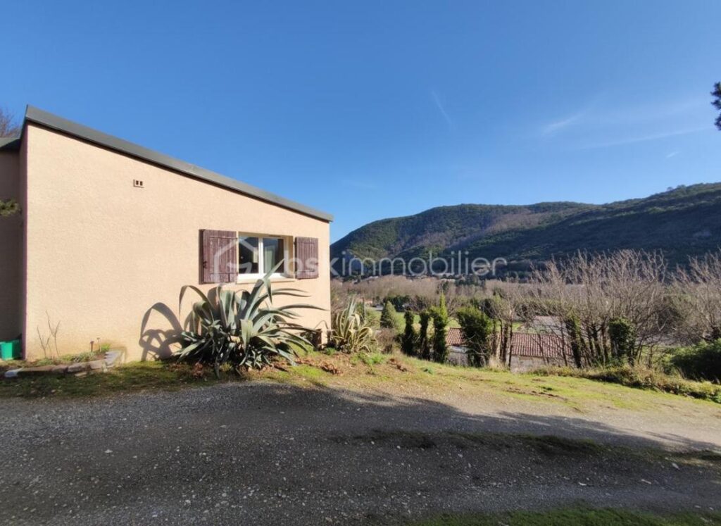 Villa récente avec vue exceptionnelle – Riols – DPE A – Terrain + parcelles – 3 pièces – 2 chambres – 82 m²