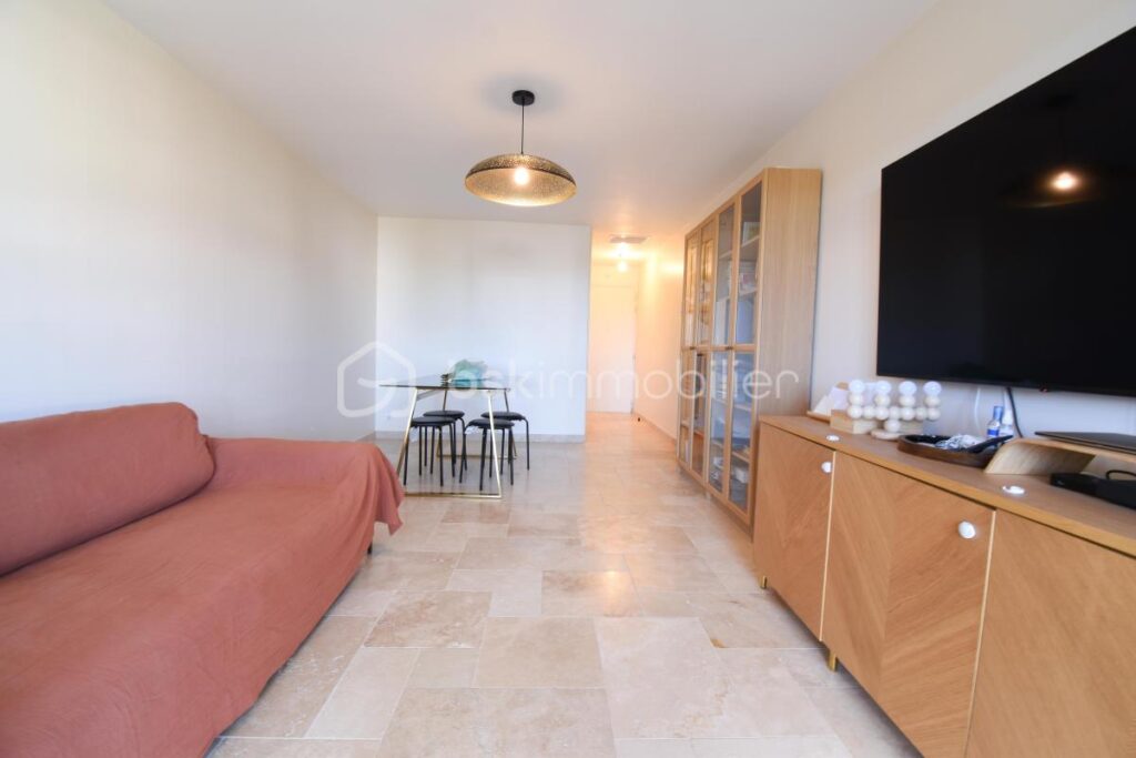 A la vente T3 entièrement rénové au 3ème et dernier étage! – 3 pièces – 2 chambres – 52 m²