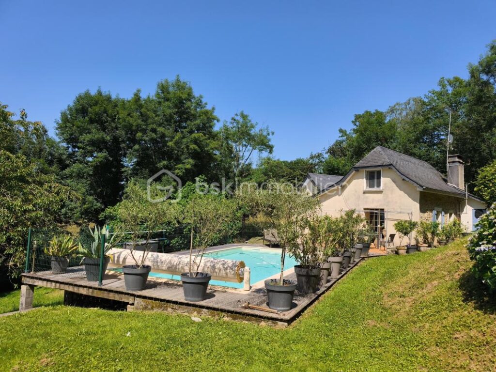 MAISONS DU 17 EME AVEC PETITE DEPENDANCE ET GARAGE – 5 pièces – 4 chambres – 150 m²