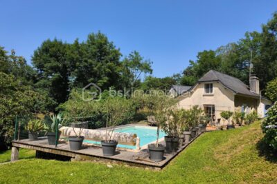 MAISONS DU 17 EME AVEC PETITE DEPENDANCE ET GARAGE – 5 pièces – 4 chambres – 150 m²