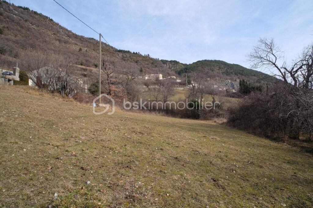 Terrain constructible 1305 m2 exposition plein sud et vue montagne – NR pièces – NR chambres – 1305 m²