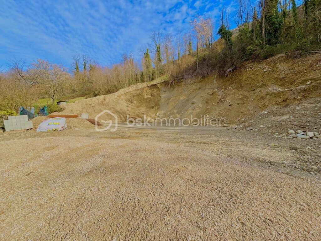 🌟 RARE À LA VENTE – TERRAIN D’EXCEPTION À CHAMBÉRY 🌟 – NR pièces – NR chambres – 2269 m²