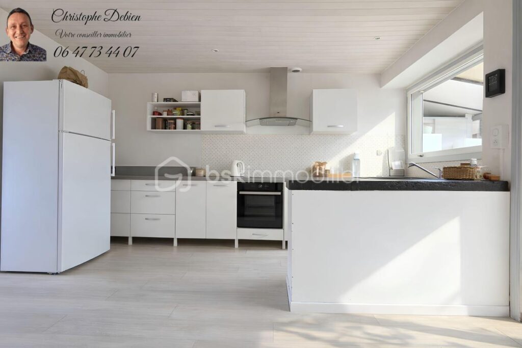 PAVILLON FAMILIAL 221 M² – 6 CHAMBRES – JARDIN CLOS & DÉPENDANCES – CENTRE DE CHAVAGNES-EN-PAILLERS – 10 pièces – 6 chambres – 221 m²