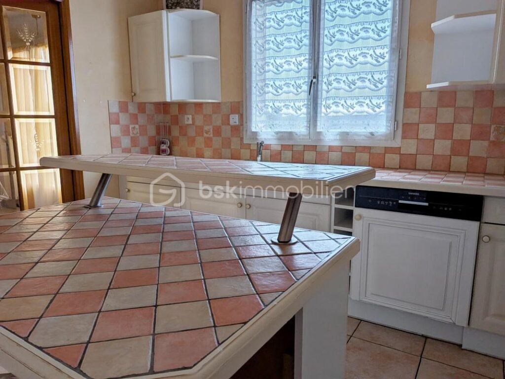 Maison – 5 Pièces environ – 93 m2 – 5 pièces – 3 chambres – 93 m²