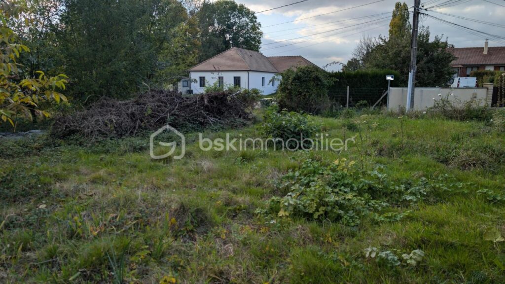 Terrain constructible 1050 m2 – Bel emplacement – NR pièces – NR chambres – 1050 m²