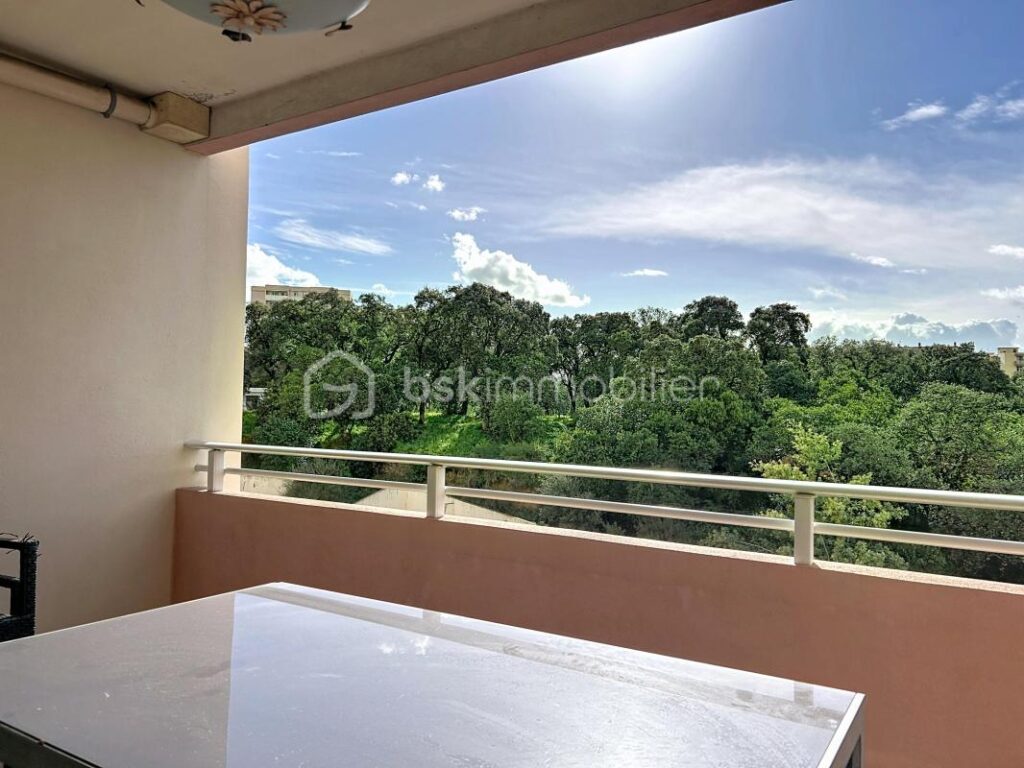 AJACCIO – ENTREE DE VILLE T3 82 M2 – 3 pièces – 2 chambres – 81 m²