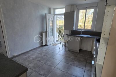 Exclusif, et à saisir … Maison de 104 m2 habitable en excellent état et sur un terrain de 1180 m2 environ plus dépendance de 32 m2 (Creuse) – 7 pièces – 3 chambres – 104 m²