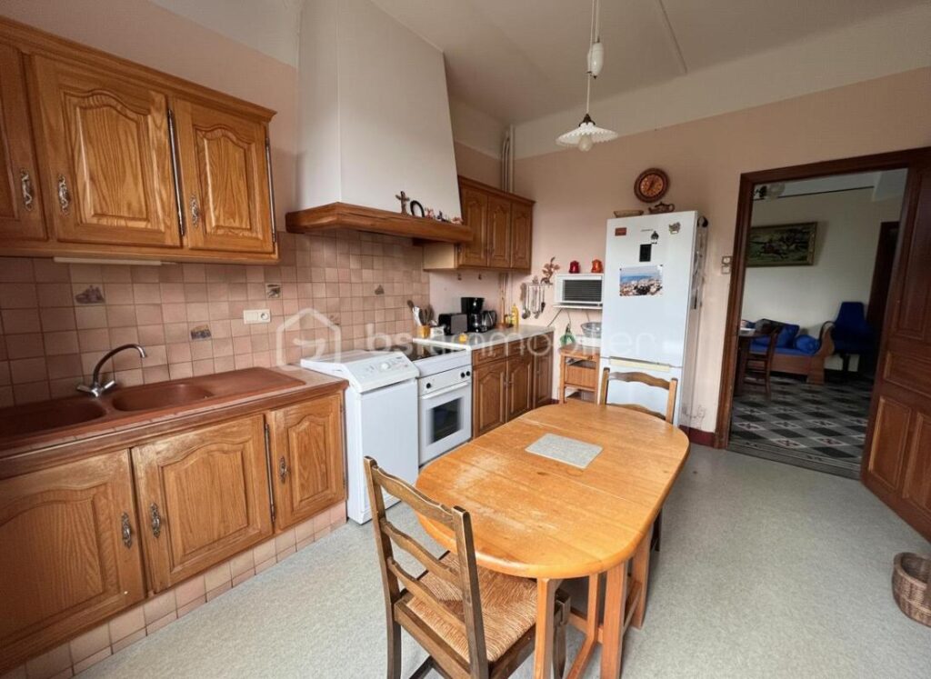 Maison de caractère avec annexe sur les hauteurs – 7 pièces – 5 chambres – 136 m²