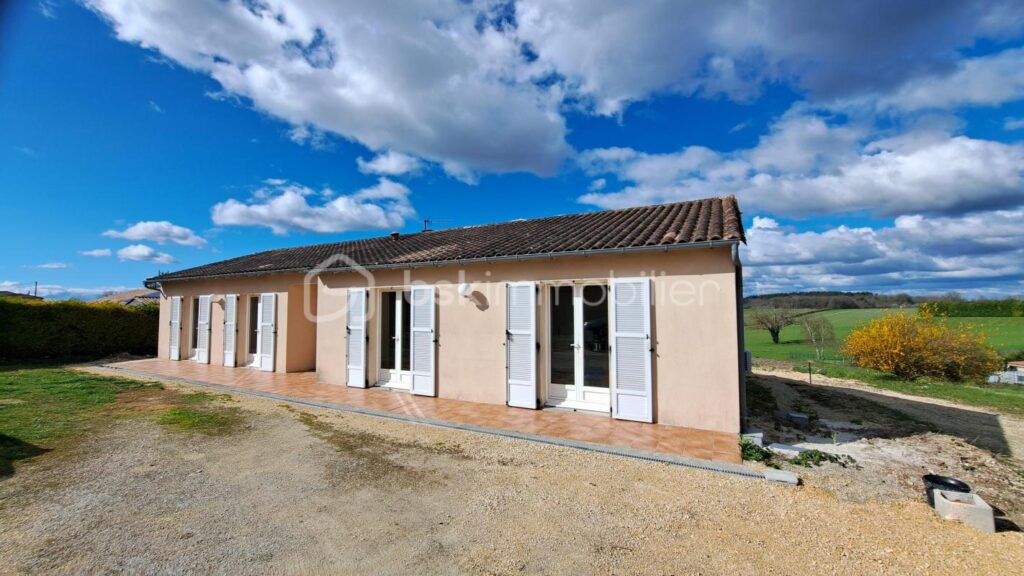 Maison de plain pied avec une belle vue sur la campagne – 4 pièces – 3 chambres – 117 m²