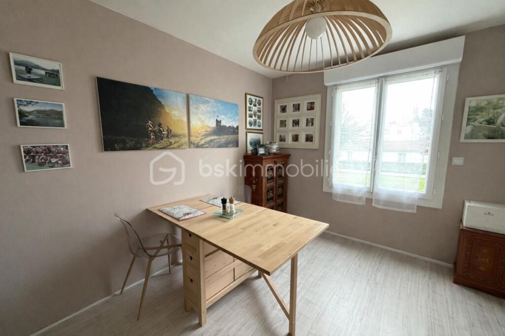 Appartement lumineux situé dans un environnement calme et verdoyant, à deux pas des commerces et commodités – 3 pièces – 2 chambres – 60 m²