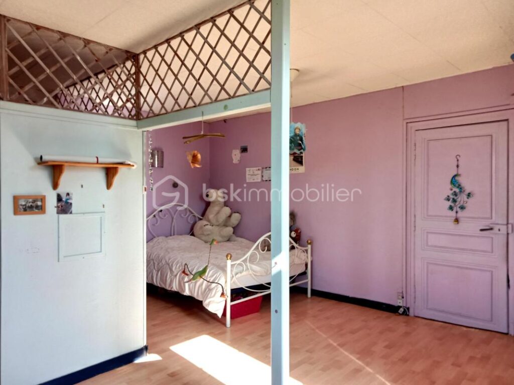 Maison de caractère à rénover – 8 pièces – 5 chambres – 189 m²