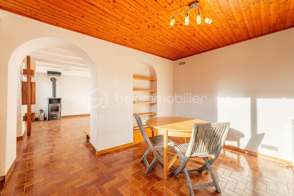 BATISSE DE CARACTERE DE 149 m² sur terrain de 1 850 m² – 5 pièces – 3 chambres – 116 m²