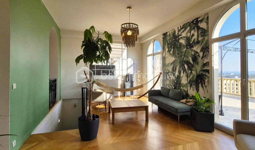 Demeure de très haut standing – NR pièces – 9 chambres – 564 m²