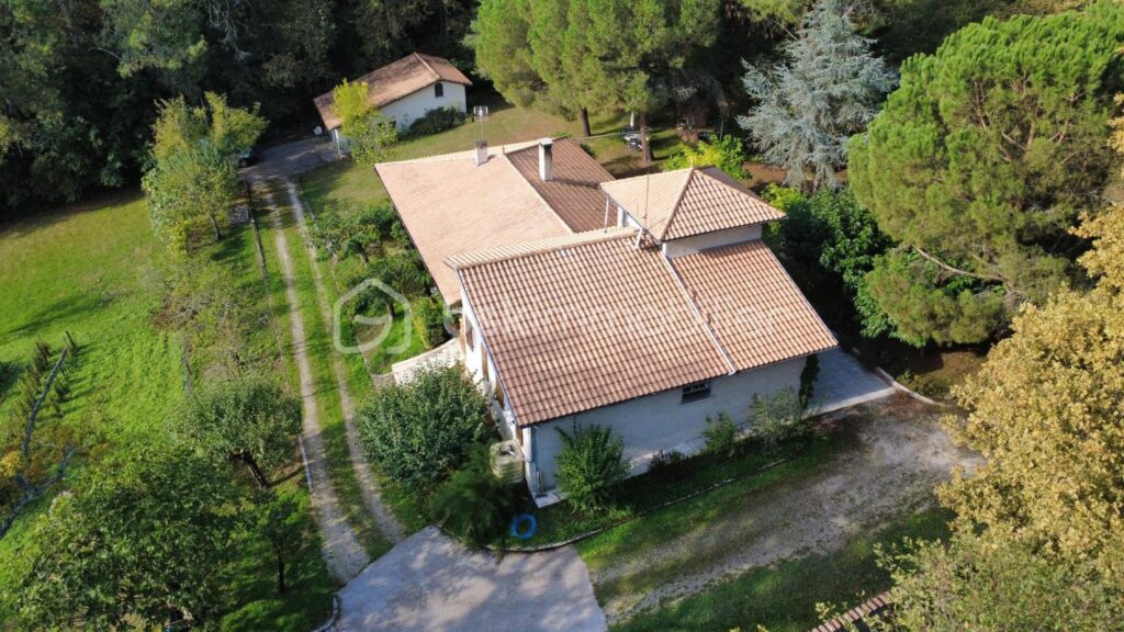 Charmante maison de 190m2 à Coutras – 6 pièces – 4 chambres – 190 m²