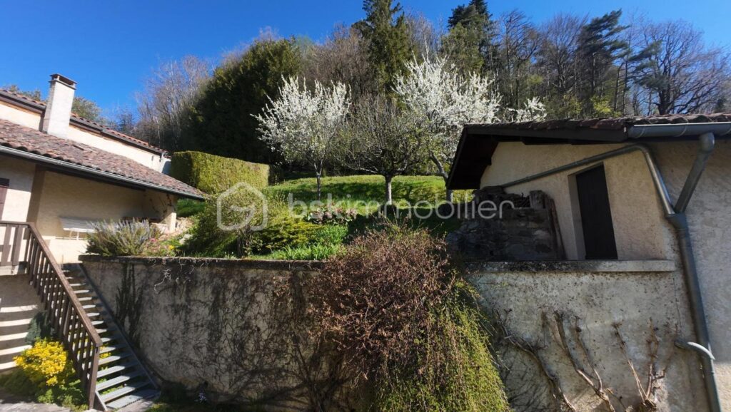 🏡 Saint-Nicolas-de-Macherin – Maison 7 pièces – 152 m² de tranquillité et de potentiel! – 6 pièces – 6 chambres – 152 m²