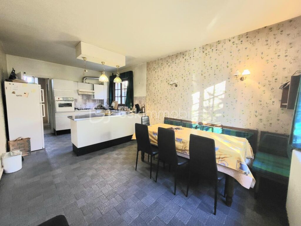 IDÉAL INVESTISSEUR / MARCHAND DE BIENS – Fort potentiel de rentabilité et plus-value – 264 m² sur 3 125 m² terrain – 15 pièces – 10 chambres – 264 m²