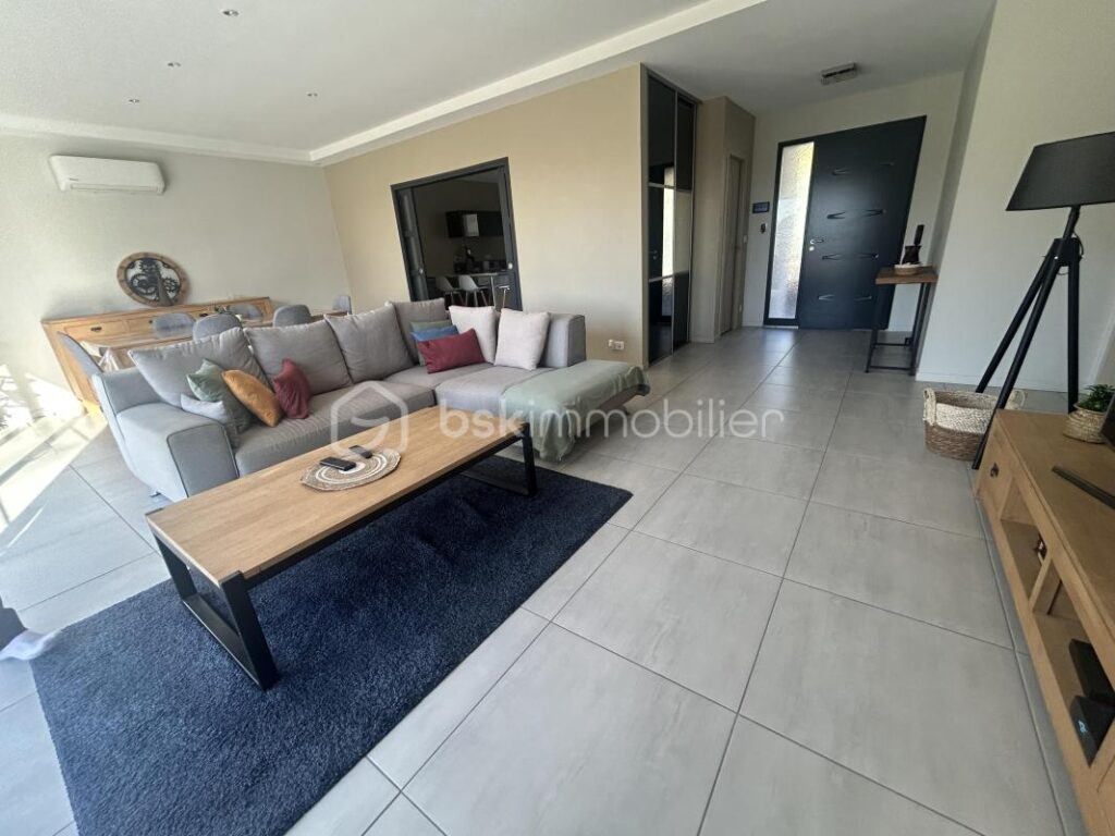 SUPERBE MAISON PLAIN PIED CONTEMPORAINE – 4 CHAMBRES – DOUBLE GARAGE – PISCINE – 5 pièces – 4 chambres – 138 m²