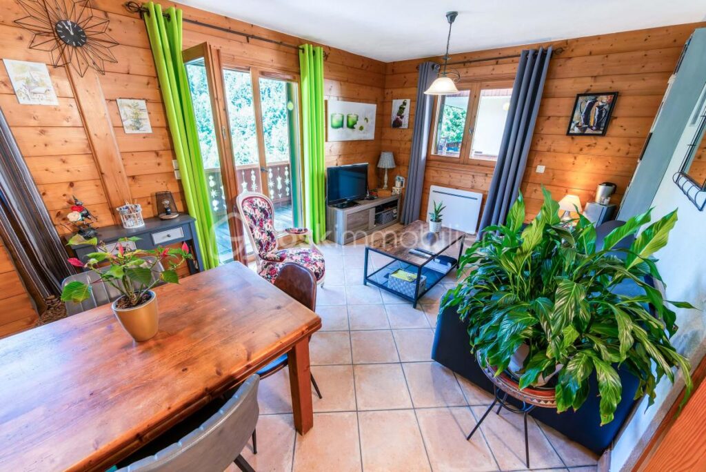 73590 FLUMET – APPARTEMENT T3, 2 CHAMBRES – GRAND BALCON SUD-OUEST VUE MONTAGNE – PROCHE SKI – RÉSIDENCE RÉCENTE – 3 pièces – 2 chambres – 45 m²