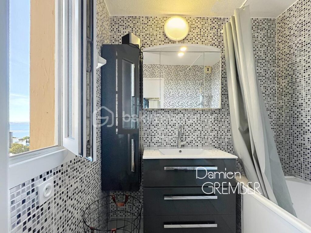 ✨ SETE – T2 avec vue magnifique dans résidence avec piscine – 2 pièces – 1 chambre – 31 m²