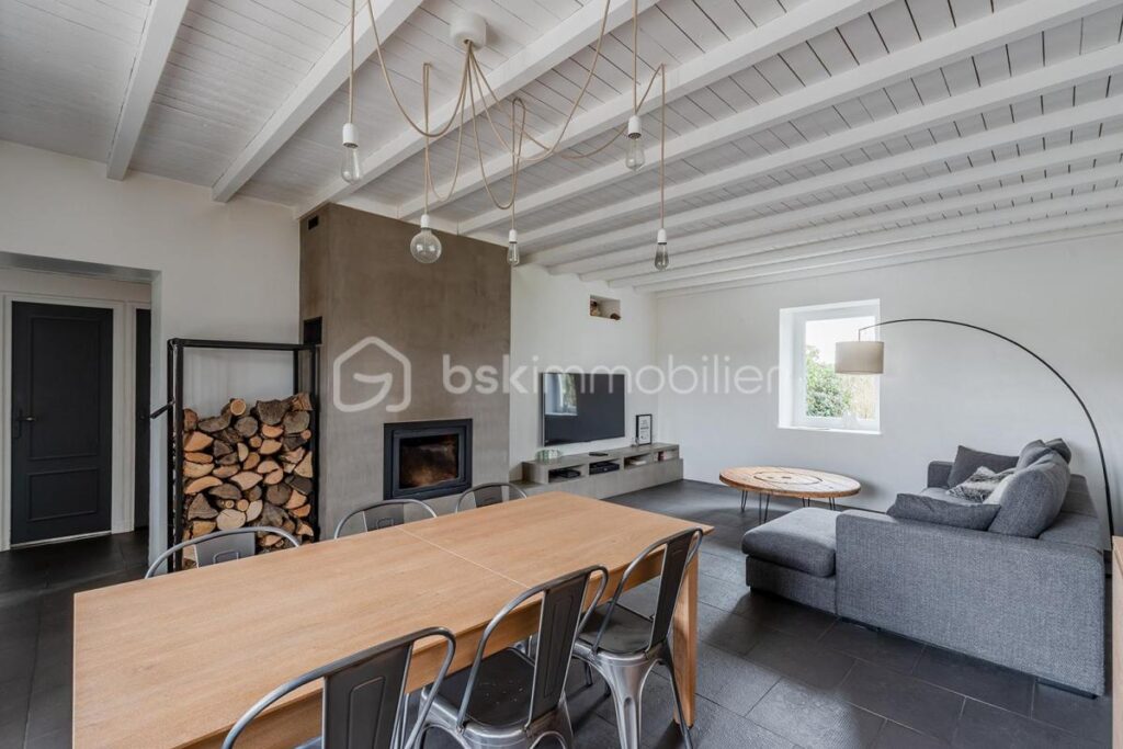 MAISON AVEC CHARME , POTENTIEL D’AGRANDISSEMENT ET DEPENDANCE AU CALME ET SANS VIS A VIS – 5 pièces – 3 chambres – 128 m²