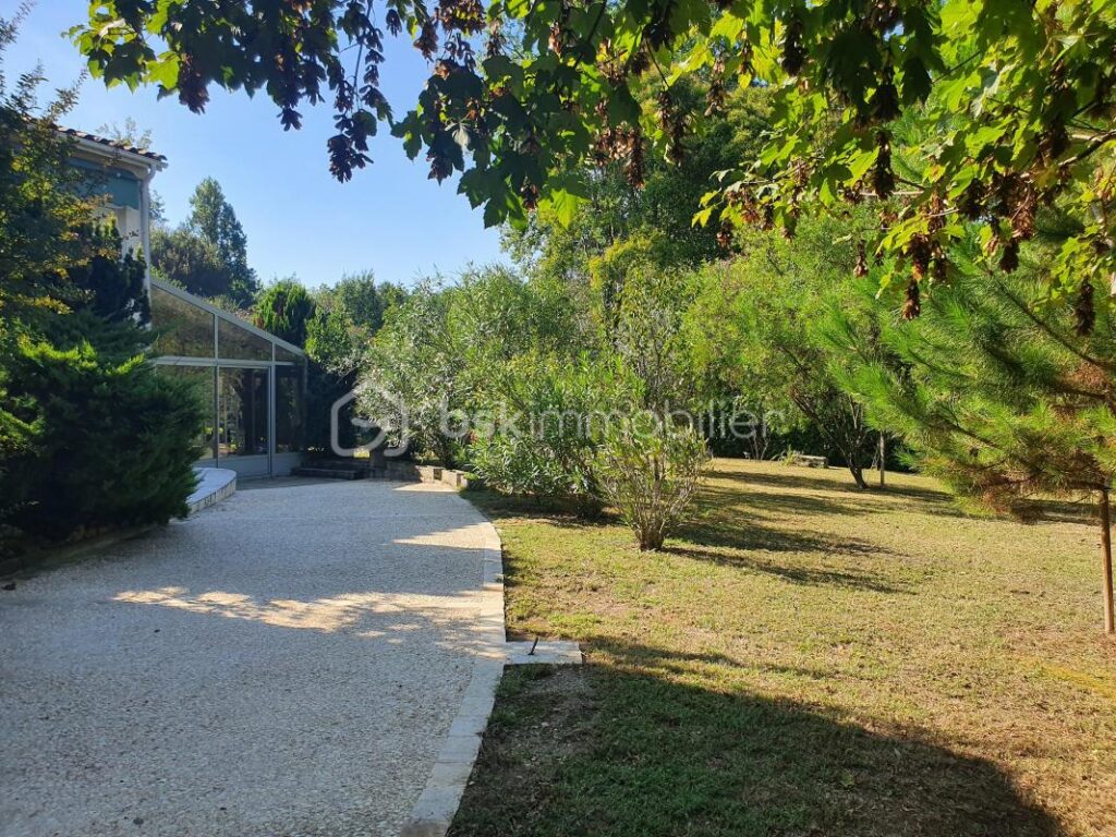 Maison d’architecte à Eymet proche des commodités – 5 pièces – 4 chambres – 168 m²